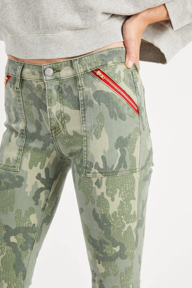 Etienne Marcel Womens Red Zipper Camo Jeans - Image 17