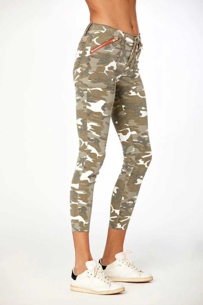Etienne Marcel Womens Red Zipper Camo Jeans - Image 6