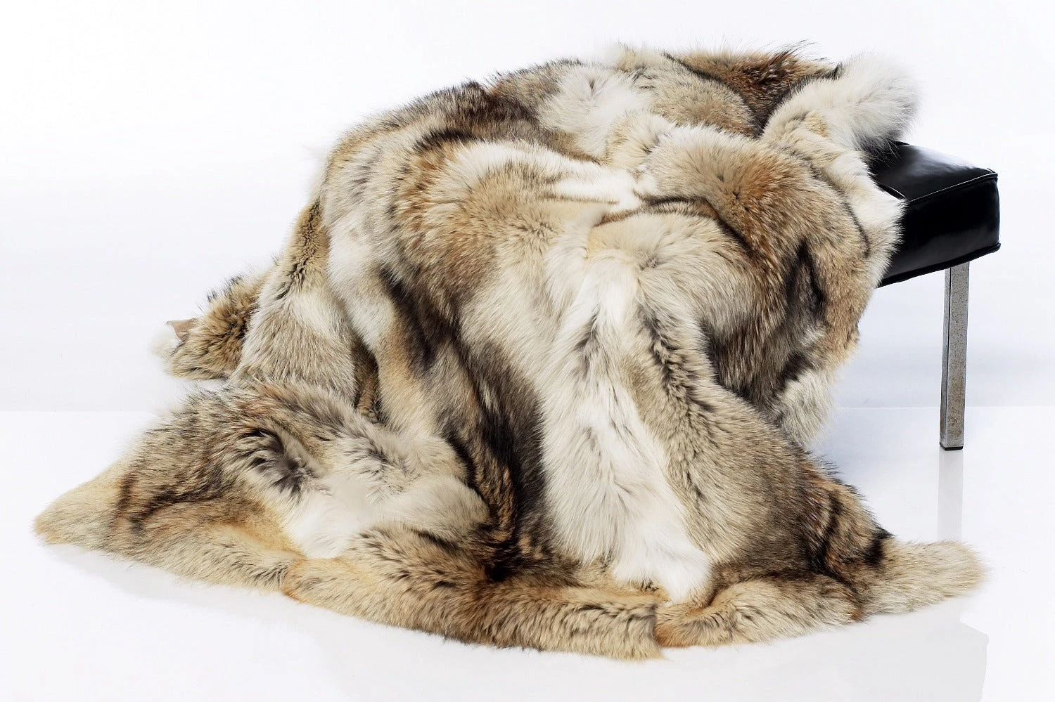 Luxury High Quality Coyote Throw Full Skins 50x 60 With Ultrasuede Backing - Image 2